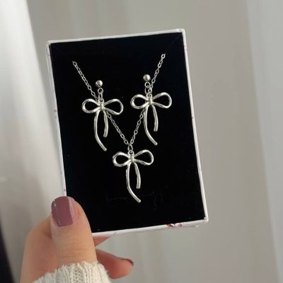 ست پاپیونی ترند شامل گردنبند و گوشواره